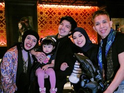 8 Foto Ayah Atta Halilintar yang Ramai Dituding Oplas, Wajahnya Jadi Sorotan