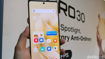 Layar Infinix Zero 30 Series juga telah dilengkapi Corning Gorilla Glass 5 yang dapat mengantisipasi goresan layar akibat benturan. Pada Zero 30 5G, Corning Gorilla Glass 5 juga dibenamkan di body belakang layar. Selain itu juga ada sertifikasi IP54 untuk ketahanan terhadap air dan debu. Foto: Josina/detikINET
