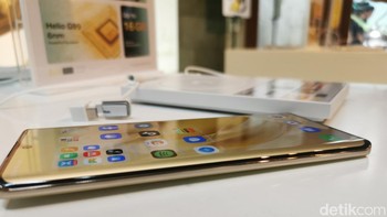 Infinix Zero 30 4G menawarkan baterai berkapasitas 5.000 mAh yang tahan lama dan mendukung teknologi Super Charging 45W yang berdasarkan data internal Infinix, dapat mengisi daya dari 1% hingga 75% dalam waktu 30 menit.  Sementara itu, Infinix Zero 30 5G, dapur pacu didukung oleh chipset MediaTek Dimensity 8020 dan memiliki baterai besar 5.000 mAh. Teknologi pengisian Super 68W pada Zero 30 5G membuat proses pengisian daya menjadi sangat cepat. Foto: detikINET/Josina