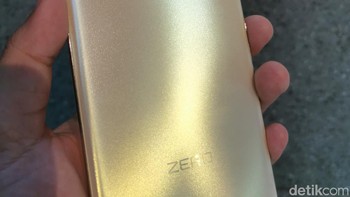 Infinix Zero 30 akan dijual dengan harga Rp 3.099.000 sementara Zero 30 5G akan dijual dengan harga Rp 4.299.000. Untuk setiap pembelian Infinix Zero 30 secara offline, konsumen berkesempatan mendapatkan gift box spesial di Infinix Store tertentu. Foto: detikINET/Josina