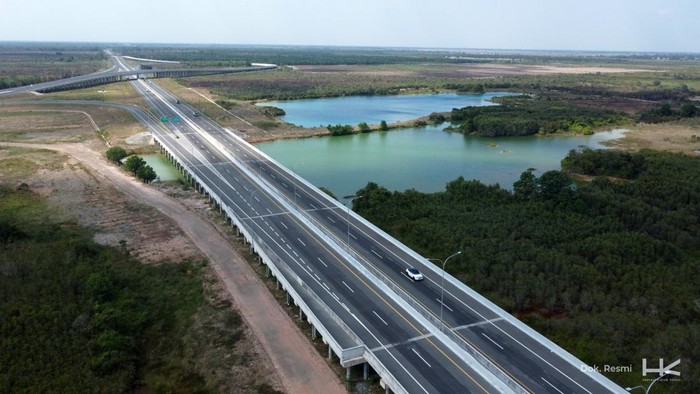 Presiden Joko Widodo (Jokowi) meresmikan jalan tol Indralaya-Prabumulih, Kamis (26/10/2023). Jalan tol sepanjang 64,5 kilometer itu dibangun sejak tahun 2019, artinya butuh sekitar 4 tahun untuk menyelesaikan tol tersebut.