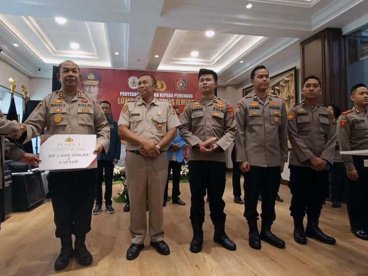 Ini Para Pemenang Lomba Karya Tulis Ilmiah STIK Lemdiklat Polri