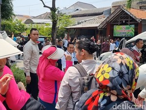 Iriana Unjuk Jempol Lagi Sambil Goyang Ditanya soal Gibran Cawapres Prabowo