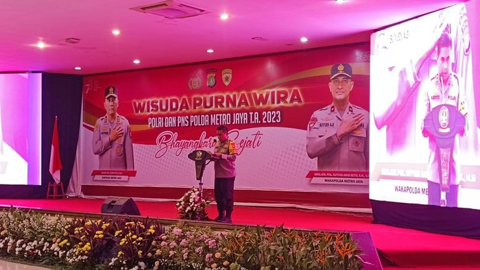 Kapolda Metro Jaya Irjen Karyoto melepas 684 polisi purnatugas.