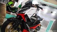 Begini wujud Alva Cervo X Katros Garage yang dipamerkan di IMOS+ 2023 di ICE BSD, Tangerang. Atenx Katros mengakui hanya dikasih waktu 10 hari untuk modifikasi Alva Cervo.  