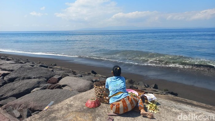 Kawasan PPI Kusamba Klungkung yang kini sudah menyatu dengan laut lepas, Kamis (26/10/2023). (Putu Krista/detikBali)