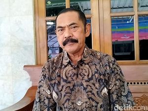FX Rudy Kirim Surat Minta Gibran Mundur PDIP-Kembalikan KTA