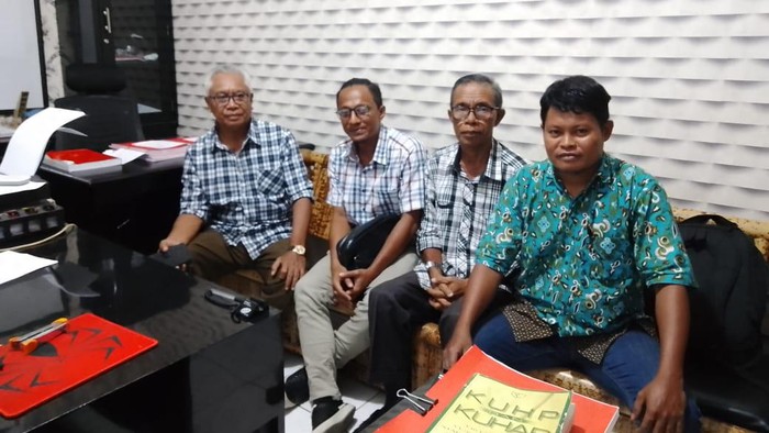 Ketua DPD Partai Amanat Nasional (PAN) Kota Tidore Kepulauan, Maluku Utara Umar Ismail melaporkan Wakil Wali Kota Tidore Kepulauan Muhammad Sinen ke polisi.