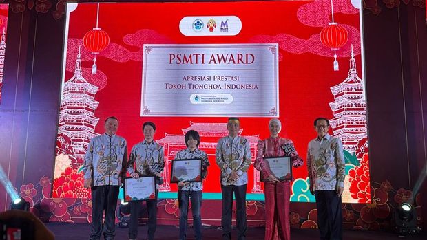 Paguyuban Sosial Marga Tionghoa Indonesia ( PSMTI ) memberikan penghargaan kepada Kevin Sanjaya. Dia dianggap tokoh inspiratif.