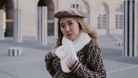 Kiky Saputri memang dikenal sebagai komika yang sering me-roasting pejabat. Ia kerap melemparkan sindiran berbau komedi yang dibalut fakta mengenai tokoh yang di-roasting tersebut. Foto: Instagram kikysaputrii