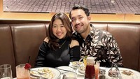 Saat masih pacaran bersama Khairi, mereka merayakan ulang tahun pertama hubungan mereka dengan makan steak. Terlihat mereka memilih restoran mewah untuk bersantap. Foto: Instagram kikysaputrii
