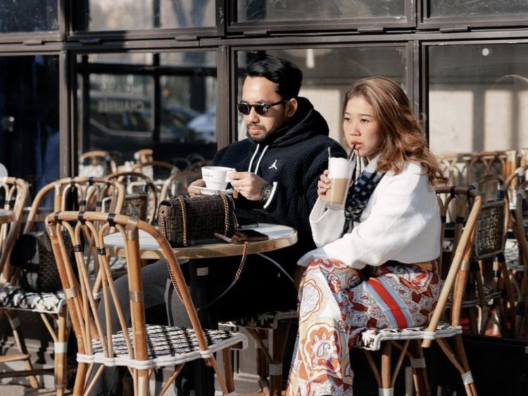 Kiky Saputri Saat Kulineran di Luar Negeri dan Makan Bareng Suami