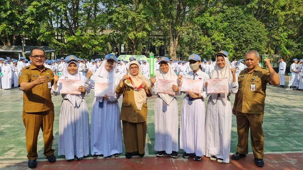 Keren! Lima Siswi SMAN 1 Sidoarjo Raih Emas di Kompetisi Karya Ilmiah WICE