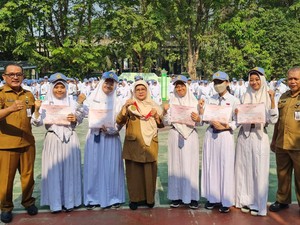 Keren! Lima Siswi SMAN 1 Sidoarjo Raih Emas di Kompetisi Karya Ilmiah WICE