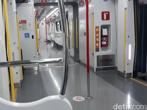 Kursi Bolong di LRT Jabodebek Gara-gara Aksi Tak Terpuji