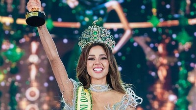 Foto Luciana Fuster, Artis Cantik Peru Pemenang Miss Grand International 2023