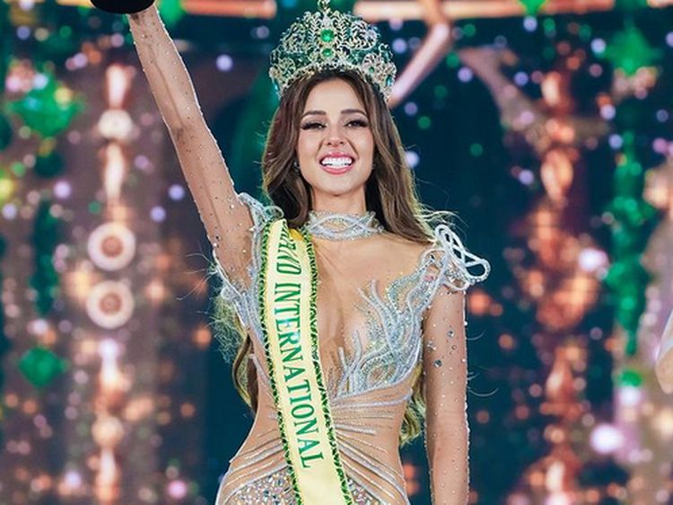 Foto Luciana Fuster, Artis Cantik Peru Pemenang Miss Grand International 2023