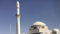Bergerak sekitar 900 meter ke utara dari Masjid Quba, terdapat Masjid Jumah. Rasulullah SAW pernah melakukan salat Jumat di masjid ini. Foto: Getty Images/awicaksono