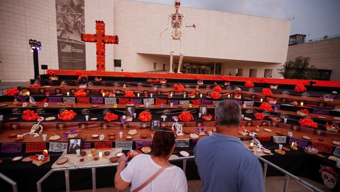 Meksiko Bikin Altar Kematian Terbesar dalam Sejarah A view shows an art installation named