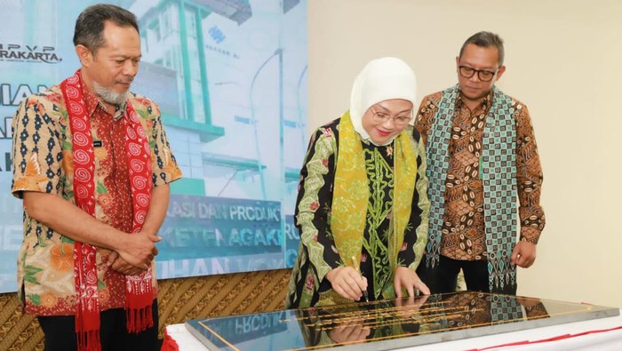 Menaker Resmikan Gedung Workshop Pelatihan Pariwisata di Surakarta