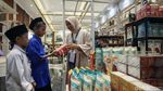 Mencicipi Jajanan Halal di ISEF 2023