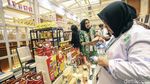 Mencicipi Jajanan Halal di ISEF 2023