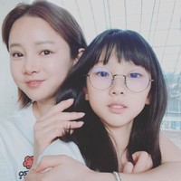 Nam Hyun Hee memutuskan untuk menikahi Jeon Cheong Jo meskipun tahu calon suaminya adalah seorang wanita yang tengah menjalani proses pengubahan gender. Namun, dia tidak menyangka bahwa Jeon Cheong Jo adalah seorang narapidana. Dari hasil pernikahan sebelumnya, dia telah dikaruniai anak perempuan berusia 11 tahun.Foto: dok. Instagram @fencing2020