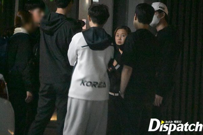 Saat aku mengujinya sendiri menggunakan alat tes yang dibelikan saudaraku, hasilnya hanya satu garis (negatif), ungkap Nam Hyun Hee kepada Chosun Woman. Atlet peraih medali emas di Asian Games Incheon 2014 itu akhirnya meminta putus dari Jeon Cheong Jo. Namun, dia tak menerima keputusan sang atlet dan membuat kegaduhan di rumah ibunya pada Kamis (26/10/2023) dini hari. Foto: dok. Instagram @fencing2020