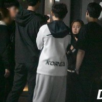 Saat aku mengujinya sendiri menggunakan alat tes yang dibelikan saudaraku, hasilnya hanya satu garis (negatif), ungkap Nam Hyun Hee kepada Chosun Woman. Atlet peraih medali emas di Asian Games Incheon 2014 itu akhirnya meminta putus dari Jeon Cheong Jo. Namun, dia tak menerima keputusan sang atlet dan membuat kegaduhan di rumah ibunya pada Kamis (26/10/2023) dini hari. Foto: dok. Instagram @fencing2020