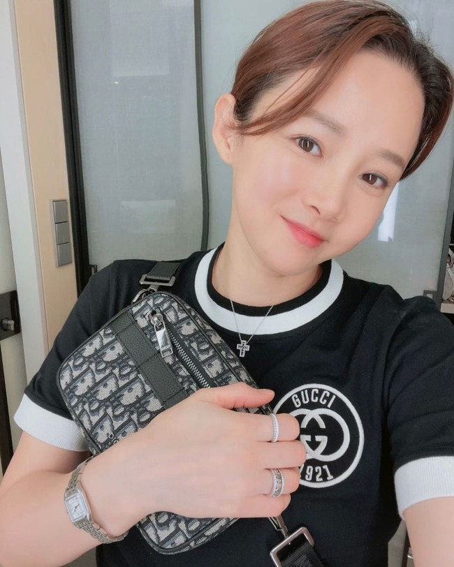 Jeon Cheong Jo akhirnya ditangkap polisi atas tuduhan menguntit. Tak lama setelah itu, terungkap bahwa calon suami Nam Hyun Hee itu adalah seorang kriminal yang pernah dipenjara karena kasus penipuan. Dia menggunakan nama sang atlet untuk menipu investor. Keluarga Nam Hyun Hee bahkan mengalami kerugian sebesar Rp 1 miliar.  Foto: dok. Instagram @fencing2020