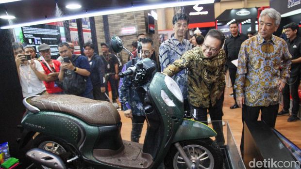 Astra Honda Motor (AHM) resmi meluncurkan Honda Scoopy baru di pameran Indonesia Motorcycle Show atau IMOS 2023. Rangka eSAF milik Scoopy sudah digaransi selama 5 tahun.