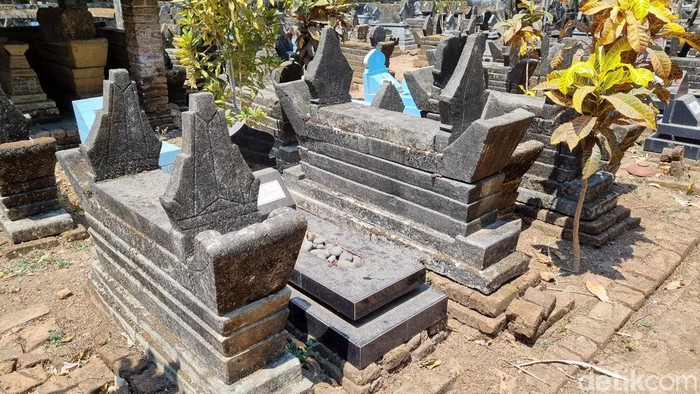 Nisan model batu tumpuk di permakaman umum Besole, Bantul. Foto diambil Kamis (26/10/2023).