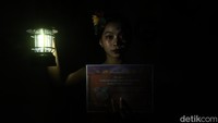 Di dalamnya, traveler mendapatkan misi untuk menyelamatkan warga Desa San Lorenzo dengan cara mengikuti misi yang disediakan. Misi tersebut yakni mengisi teka-teki silang, menyusun puzzle, hingga menemukan buah-buahan.