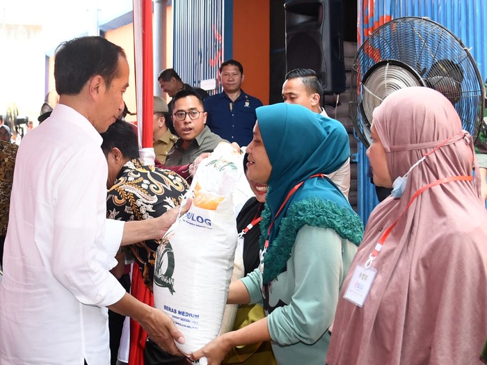 okowi Buka Opsi Bantuan Beras 10 Kg Diperpanjang Sampai Maret 2024