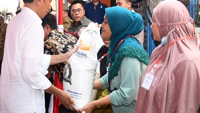 okowi Buka Opsi Bantuan Beras 10 Kg Diperpanjang Sampai Maret 2024
