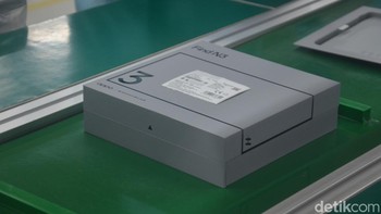 Sampel yang diuji, akan dihancurkan. Namun sampel ini untuk mengukur kualitas keseluruhan unit dalam 1 batch. Jika lolos uji pada sampel, batch produksi Oppo Find N3 itu pun bisa didistribusikan ke toko-toko untuk dijual ke konsumen. Foto: Argya D Maheswara/detikcom