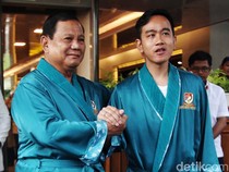 Pakai Piyama, Prabowo-Gibran Siap Jalani Tes Kesehatan di RSPAD