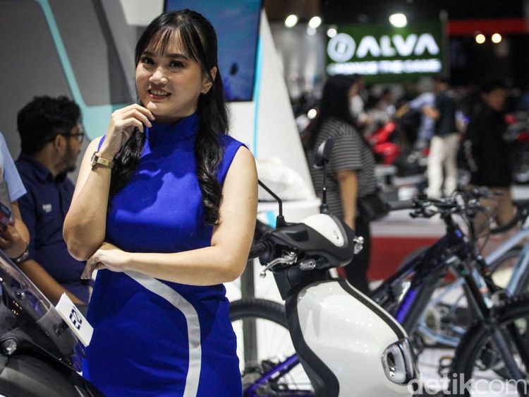 Paras Cantik Usher Bikin Betah Pengunjung IMOS 2023