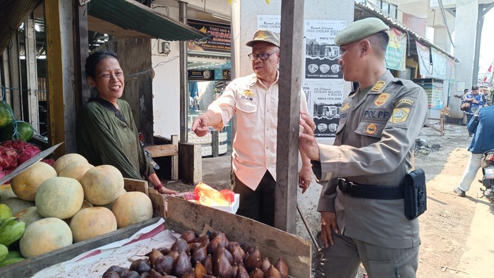 Pedagang di Stasiun Bojonggede Bogor