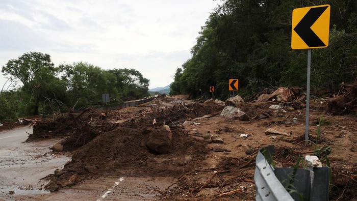 Badai Otis menerjang Acapulco, Meksiko, Rabu (25/10/2023) waktu setempat. Badai yang masuk dalam kategori 5 (sangat berbahaya) itu menimbulkan kerusakan.