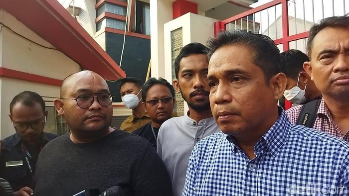 Pengacara Firli Bahuri, Ian Iskandar (Kurniawan Fadilah/detikcom)