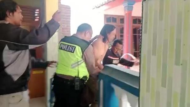 Penjual balon di Mojokerto diamuk massa diduga mencabuli siswi SD