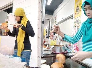 Wanita Disabilitas Ini Jualan Burger, Banjir Pujian Netizen