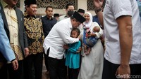 Begitu juga dengan Kartu Indonesia Sehat (KIS), Kartu Indonesia Pintar, Program Keluarga Harapan (PKH), menurutnya tetap akan dilanjutkan, dan pihaknya akan menambahkannya dengan KIS Lansia. Terkait kesehatan ibu dan anak, pihaknya juga akan mengadakan Kartu Anak Sehat untuk pencegahan stunting.