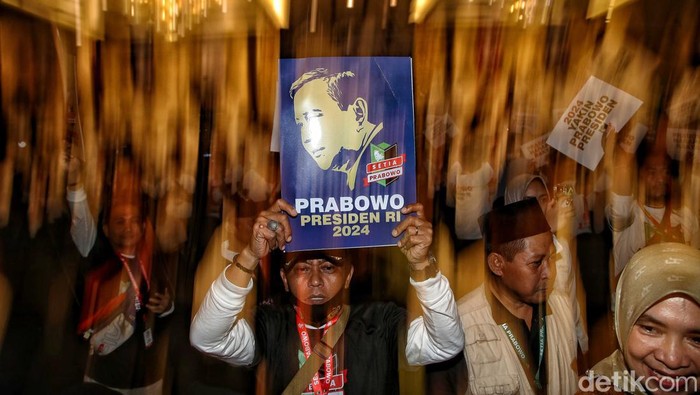 Prabowo Subianto melaju sebagai Capres 2024 dan berpasangan dengan Gibra Rakabuming. ini merupakan pertarungan kelima kali Prabowo menjadi RI 1.