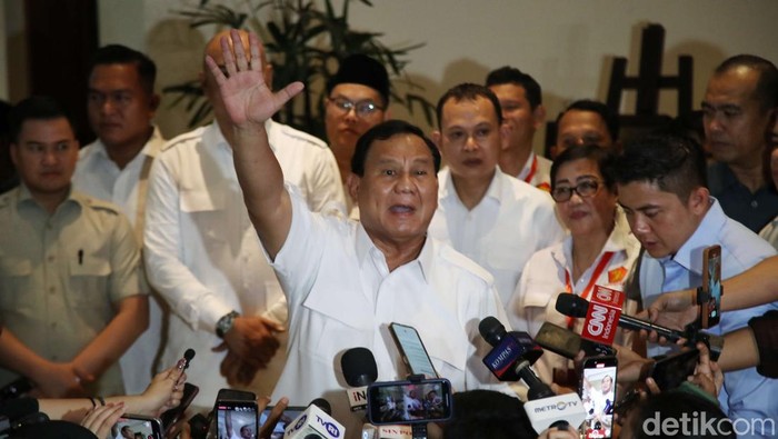 Prabowo Subianto melaju sebagai Capres 2024 dan berpasangan dengan Gibra Rakabuming. ini merupakan pertarungan kelima kali Prabowo menjadi RI 1.