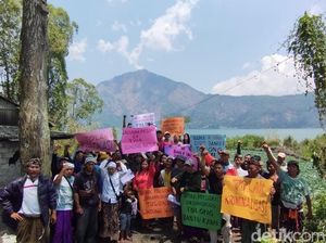 Petani Gelar Aksi di Pesisir Danau Batur Tolak Pembangunan Taman Hiburan