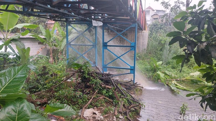 Pipa PDAM di Bogor bocor