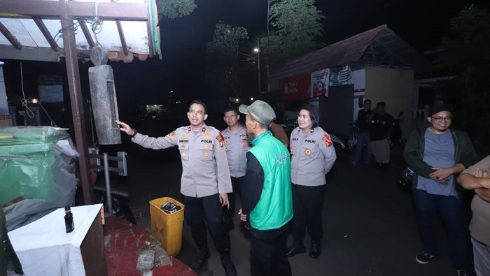 Polsek Mampang Prapatan mengecek siskamling di RW 03 Kelurahan Bangka