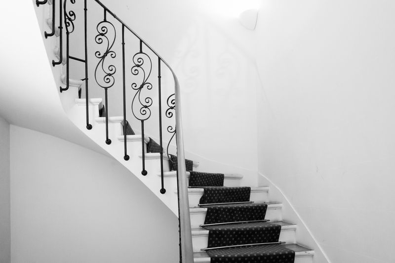 railing tangga besi.